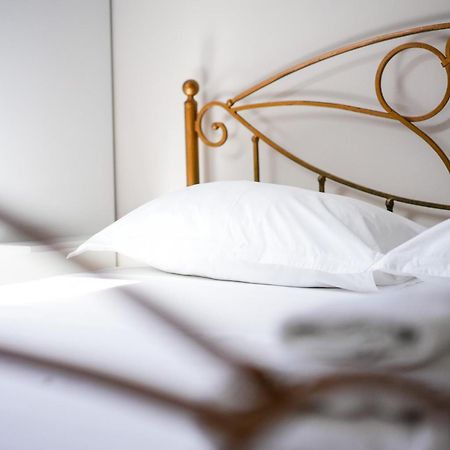 City Center Hideout - Studio Apartment ติรานา ภายนอก รูปภาพ