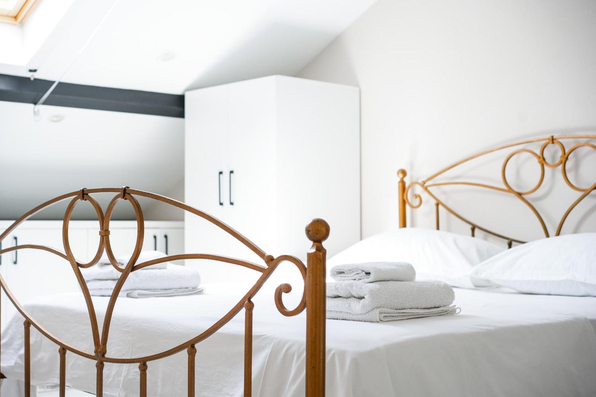 City Center Hideout - Studio Apartment ติรานา ภายนอก รูปภาพ