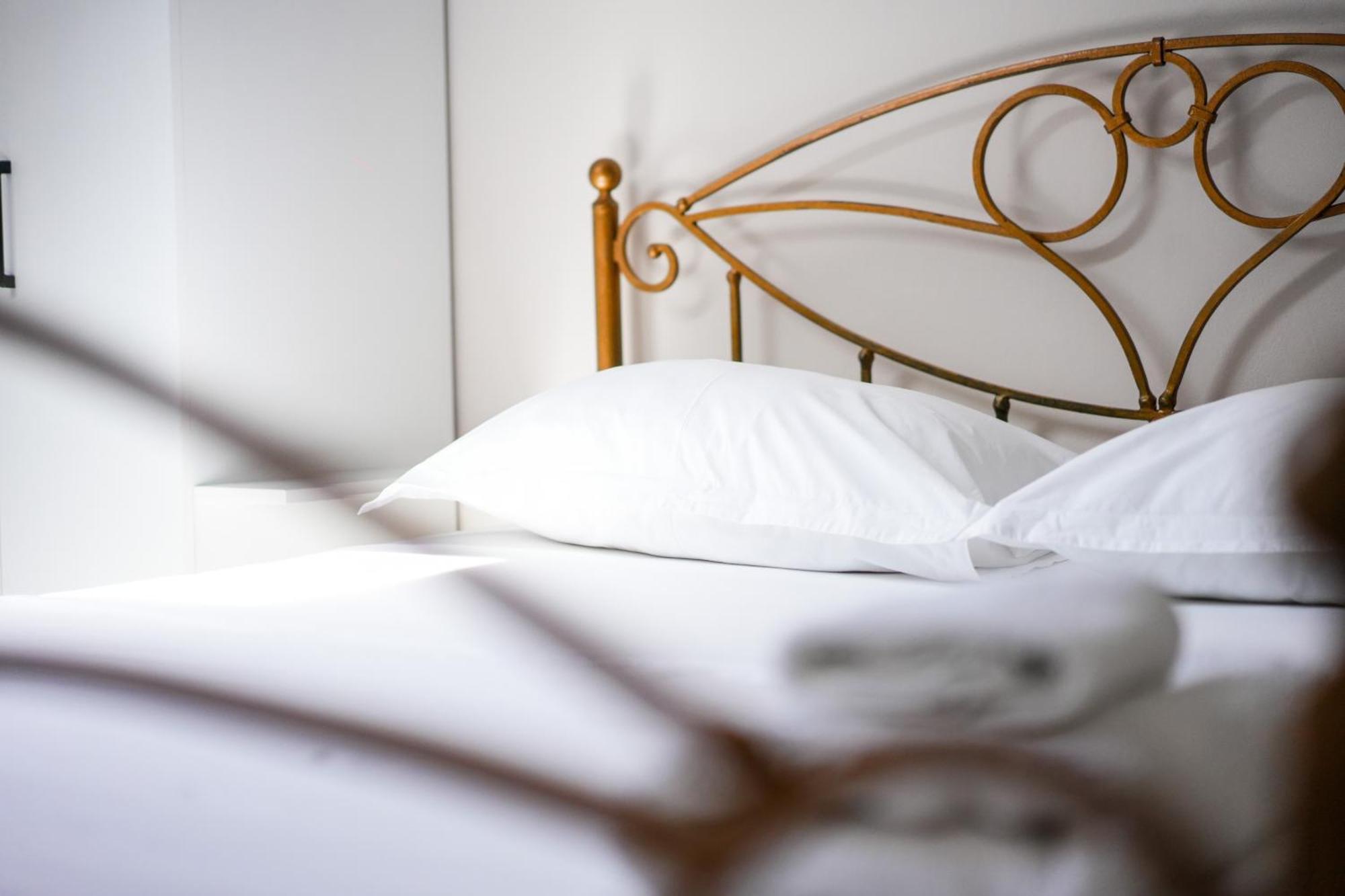City Center Hideout - Studio Apartment ติรานา ภายนอก รูปภาพ