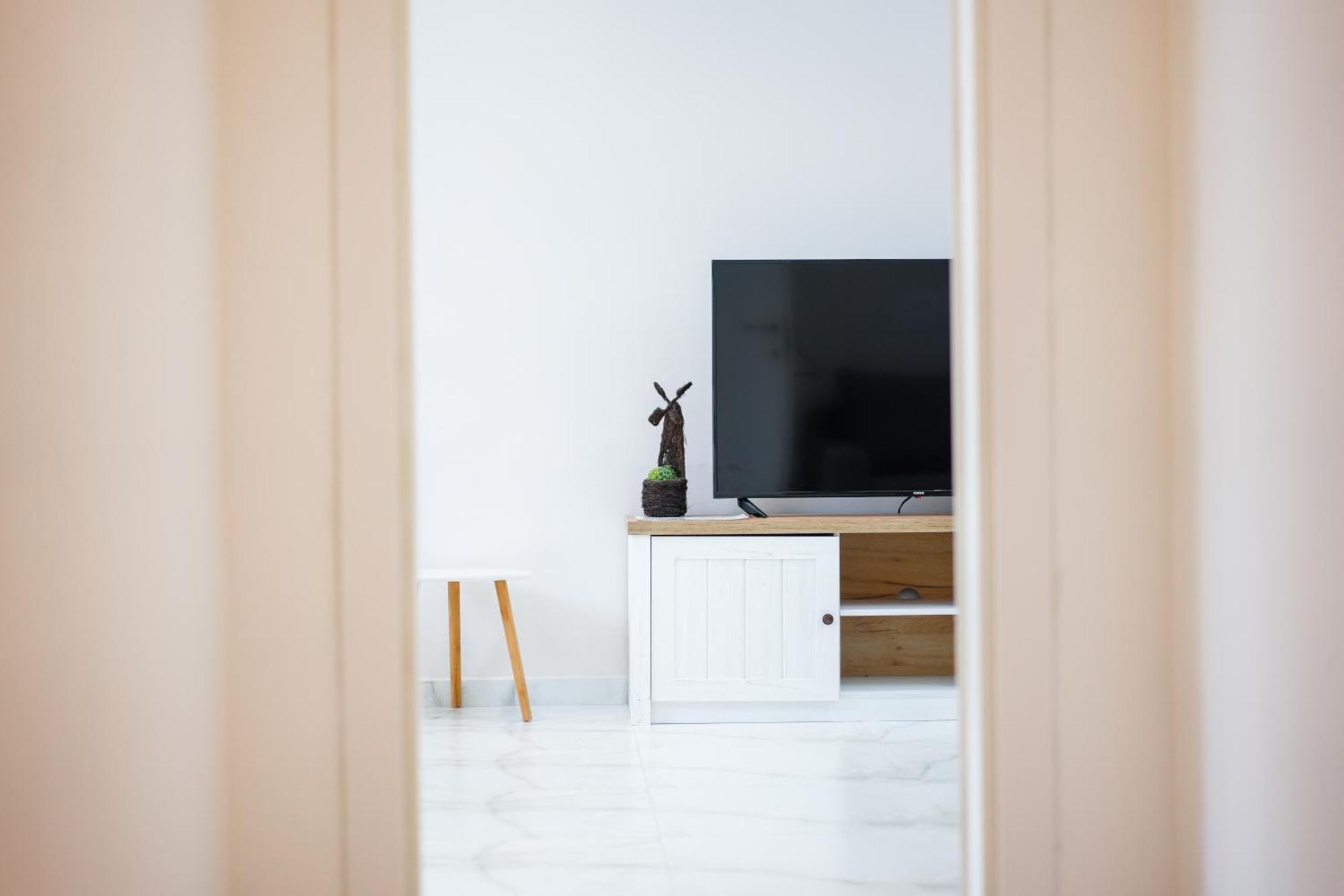 City Center Hideout - Studio Apartment ติรานา ภายนอก รูปภาพ