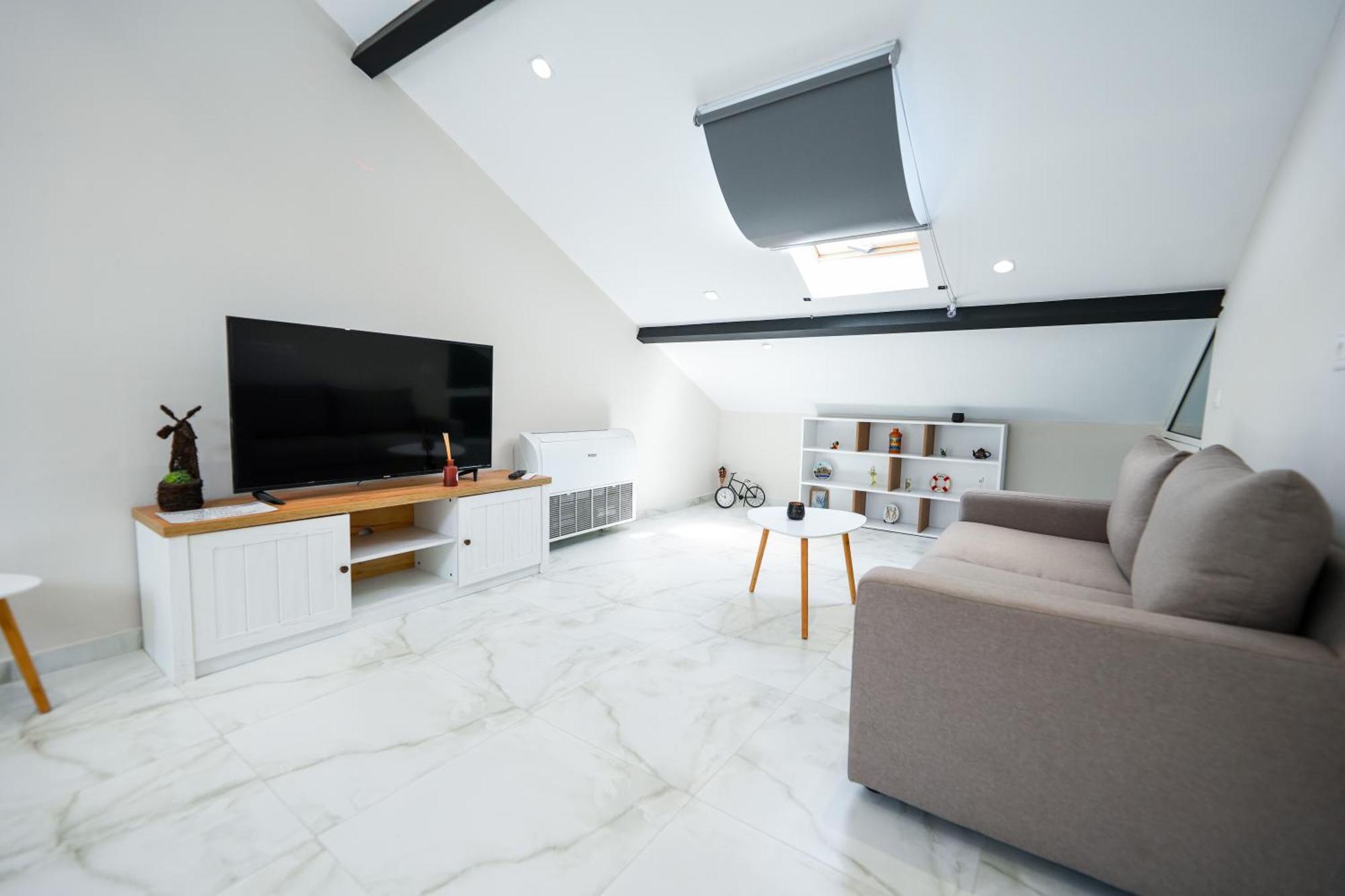 City Center Hideout - Studio Apartment ติรานา ภายนอก รูปภาพ