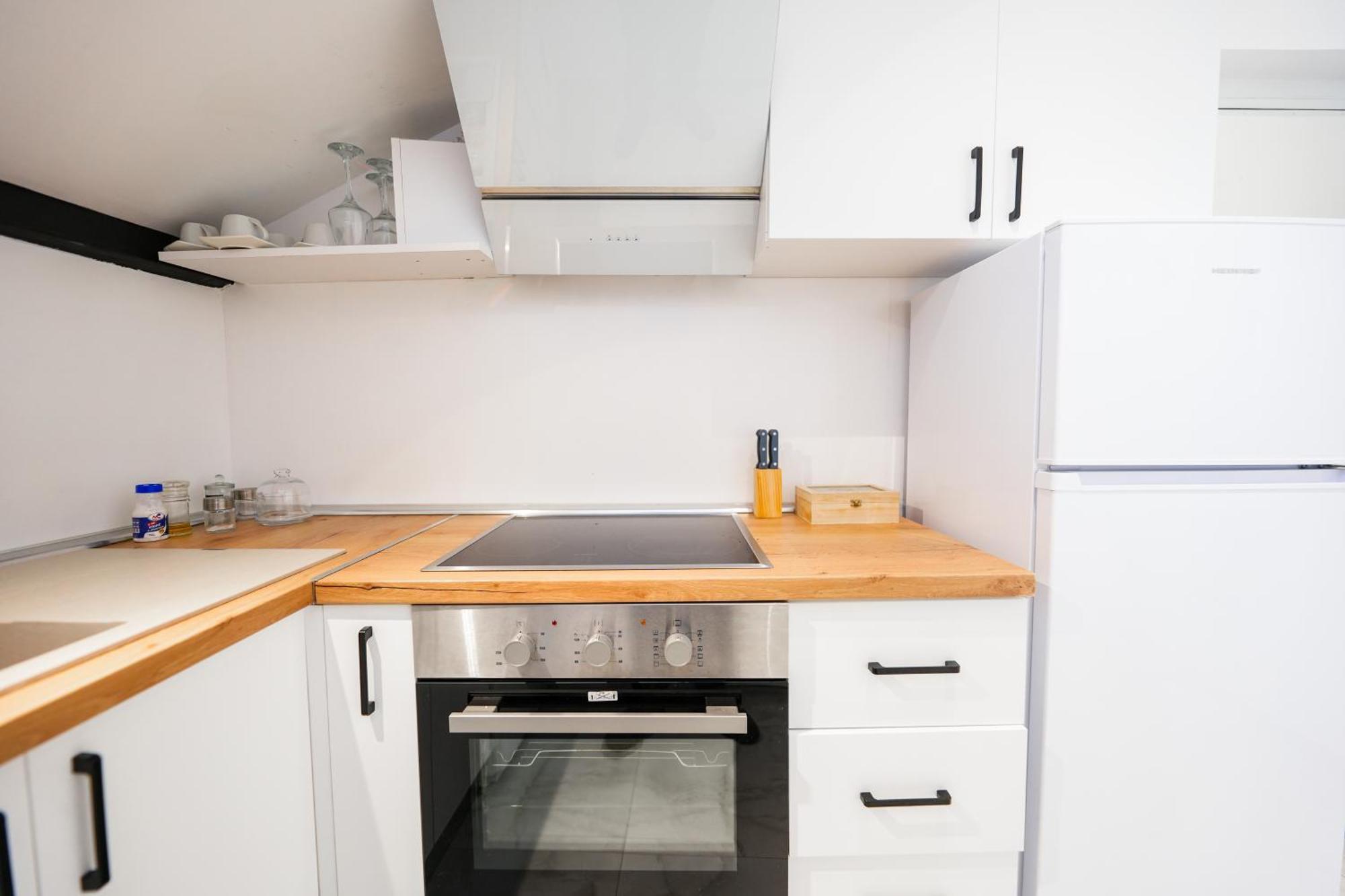 City Center Hideout - Studio Apartment ติรานา ภายนอก รูปภาพ
