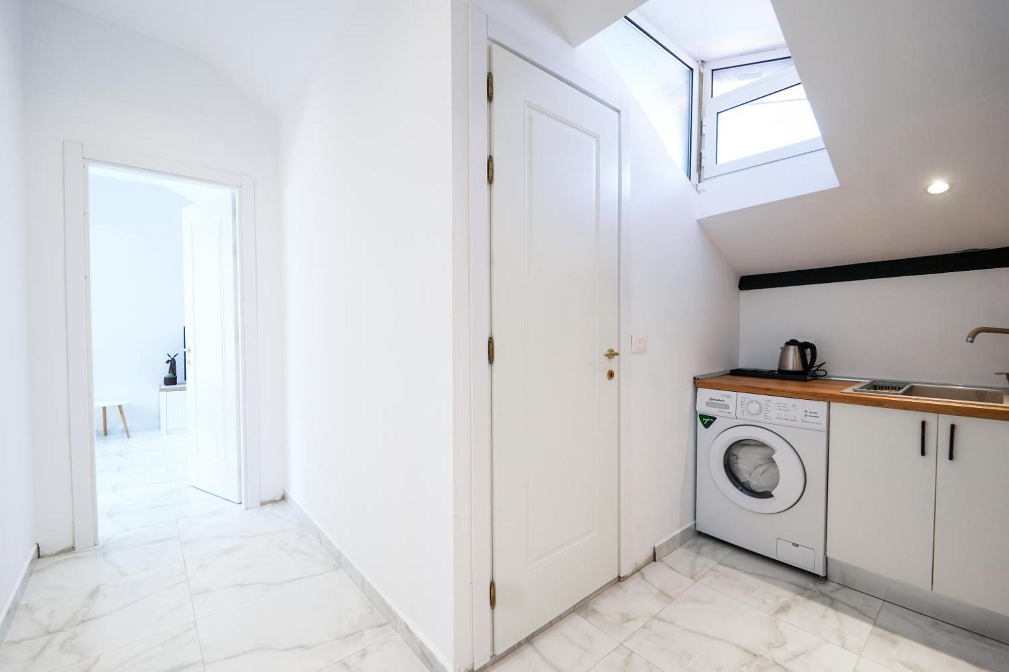 City Center Hideout - Studio Apartment ติรานา ภายนอก รูปภาพ