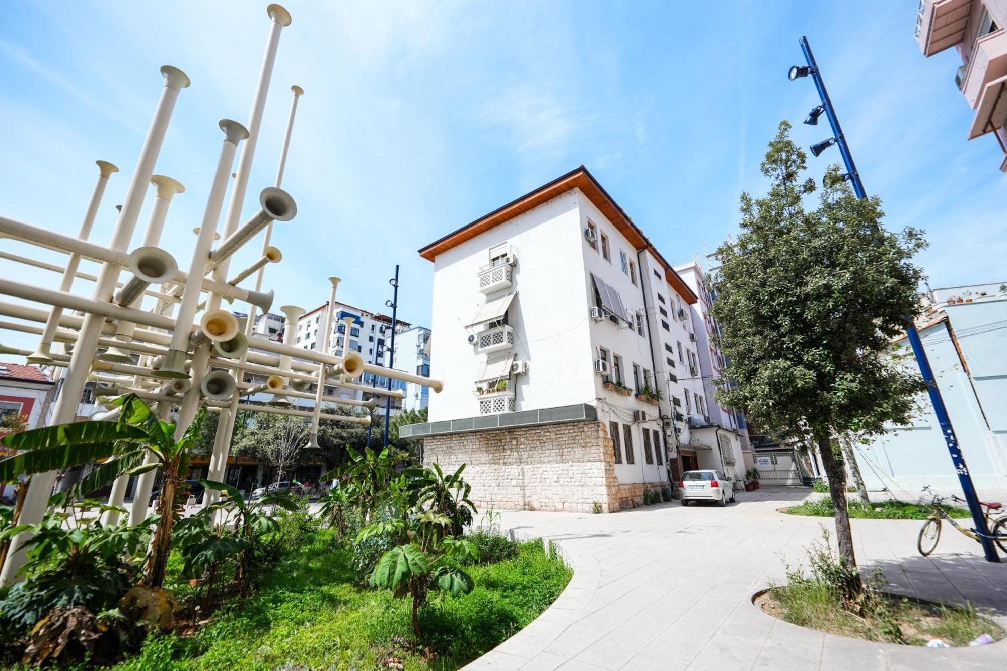 City Center Hideout - Studio Apartment ติรานา ภายนอก รูปภาพ