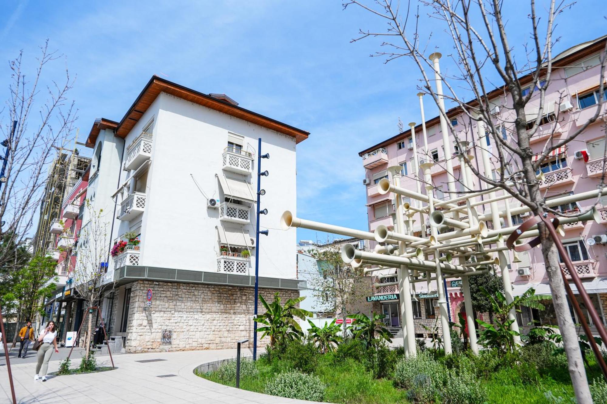 City Center Hideout - Studio Apartment ติรานา ภายนอก รูปภาพ